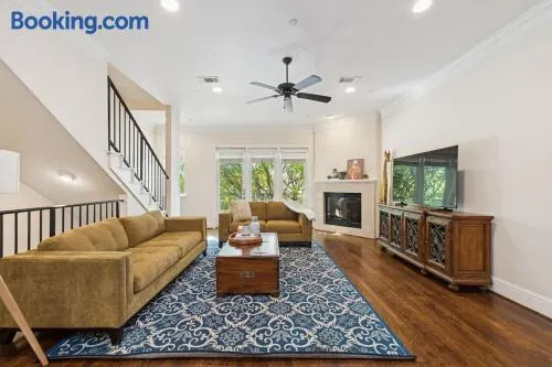 Highland Park, Oak Lawn Dallas Townhome - Image 1