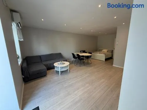 Newly furnished first floor apartment close to beach - Image 1
