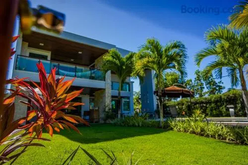 Casa Luxo Mar & Sossego no Melhor Cond. Guarajuba - Image 1