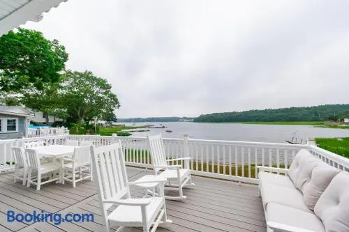 Spacious 3BR Sunset Island Beach House - Image 1