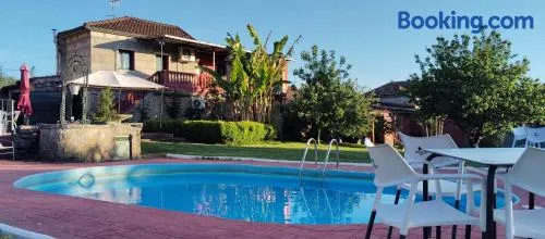 ALOJAMIENTO ENTERO CON PISCINA Y JARDIN. - Image 1