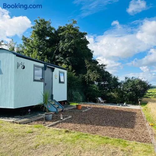 Harpers Huts - Zara - Image 1