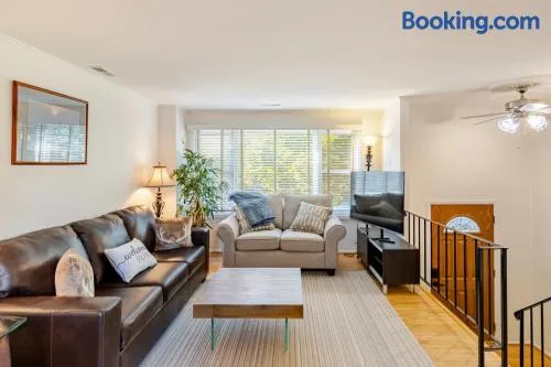 5 bedroom home near downtown Annapolis - Image 1