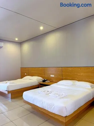 Happy day inn - Image 1