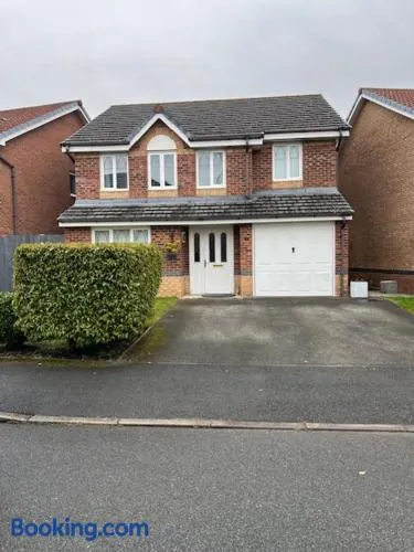 Wrexham Retreat Villa 4 bedrooms, 3 Bath - Image 1