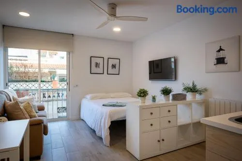 AT056 Renovated studio 15 min from the beach - Image 1