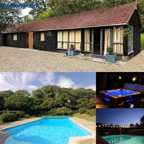 The Old Stables - Self Contained Cottage - Hot Tub and Pool - Image 1