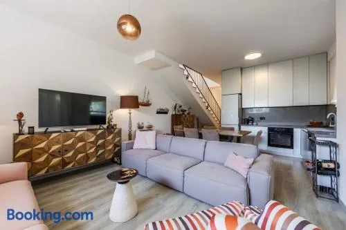 Holiday Villa Patio & Free Parking by PikHost - Image 1