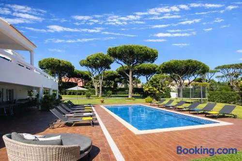 Spacieuse villa conviviale et familiale avec piscine privée, terrasse et jardin | Avec animaux admis - Image 1