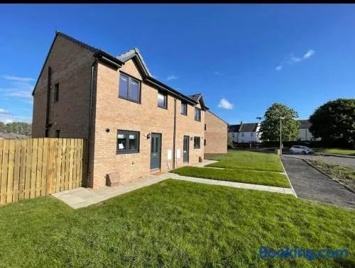 New built 2022, 3 bedroom townhouse Edinburgh - Image 1