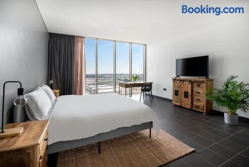 Emirates Sports Hotel, Dubai Sports City - Image 1
