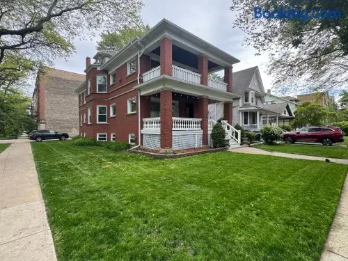 Elegant and Chic 2Bed 2Bath steps from the lake! - Image 1