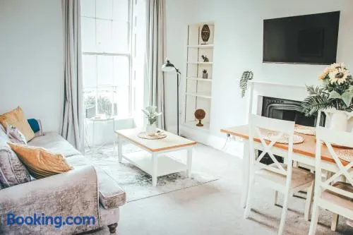 BRAND NEW LISTING Beautiful 2 bedroom apartment - Image 1