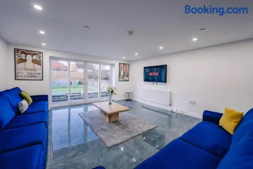10BR 4Bath Home, Stag Do, Contractors, Big Group - Image 1