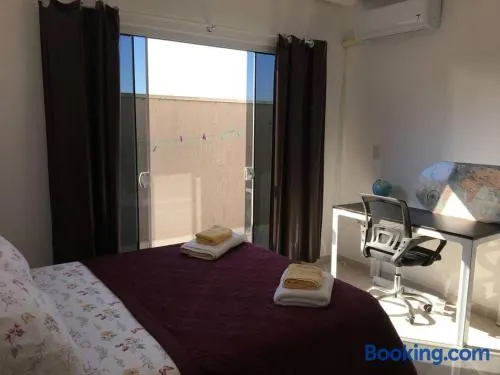 Casa confortável em condomínio - Image 1