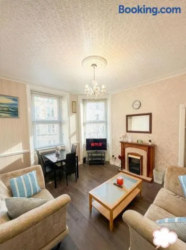 Edinburgh Hymarket 2bed modern apartment - Image 1