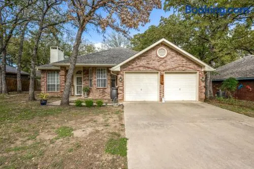 Spacious Brick House 3BR 2BA A+ - Image 1