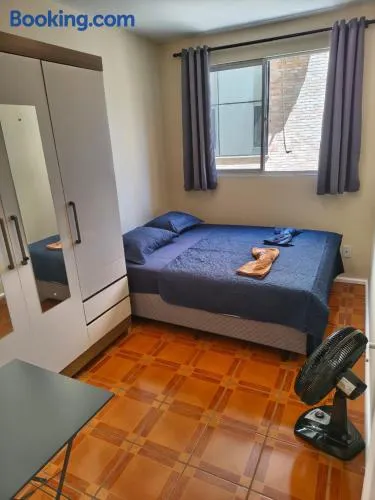 Quarto em Apartamento na Trindade - Image 1