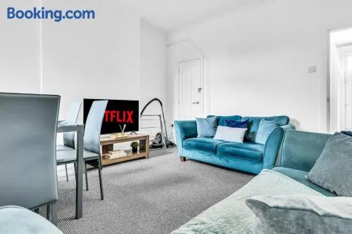 6 Bed Contractor Long term Stay Central Parking - Image 1
