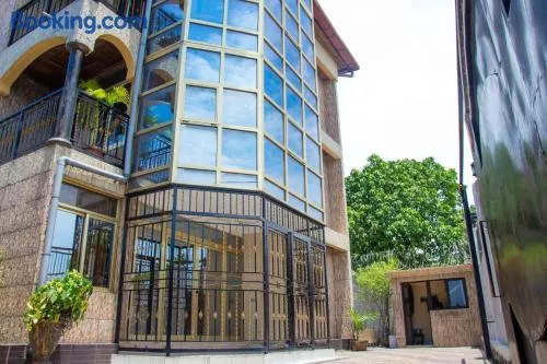 Appartement spacieux à Kinshasa avec balconELv - Image 1