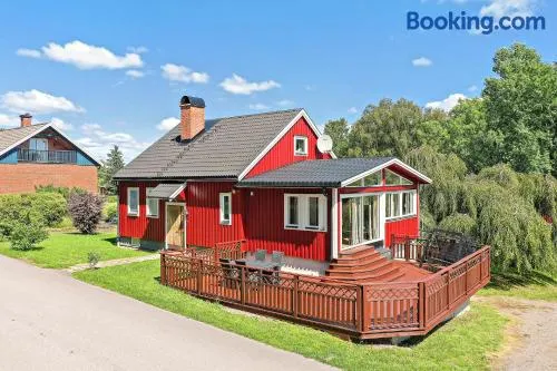 Hus Ana - familienfreundliches Ferienhaus Fengersfors mit Kamin - Kanu inklusive - Image 1