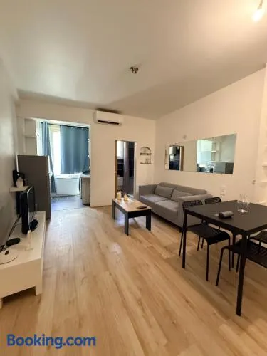Lovely 3 rooms Nice riquier next to Port with AC! - Image 1