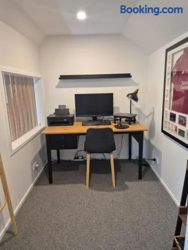 Large apartment in Kingston - Image 1