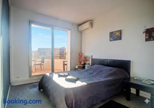 Chambre sur Toit terrasse climatisation Wi-Fi télé connectée Netflix chez l'habitant - Image 1