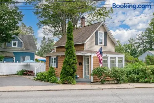 Charming Centrally Located Seaside Retreat - Image 1
