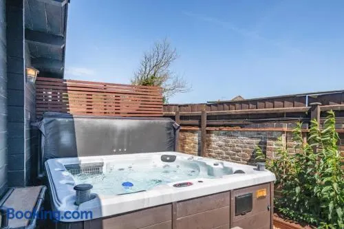 6 Bed in Bacton oc-2187 - Image 1