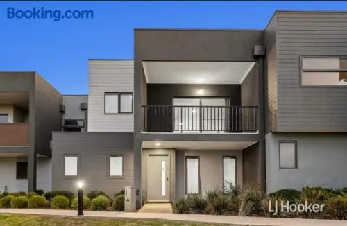 Cozy room in Cranbourne - Image 1