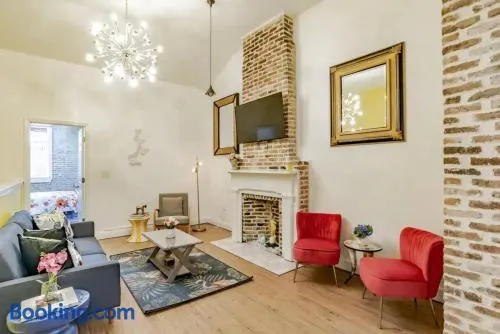 Historic District Apartment Quiet Street Central Location! - Image 1