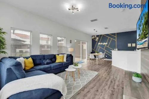 Remarkable Cozy 4Bed-3Ba Townhouse - Image 1