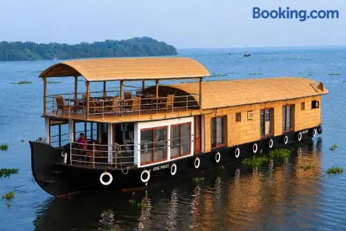 Kerala Boat Trips - Image 1