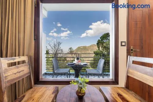 The Hilltop Retreat Hotel - Image 1