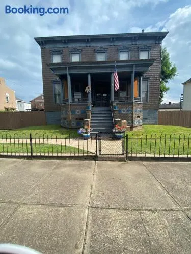 Charming Wheeling Island Home - Image 1