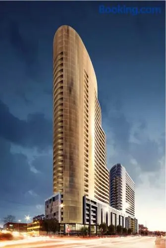 Whitehorse Towers Self Service Holiday Apartment - Image 1