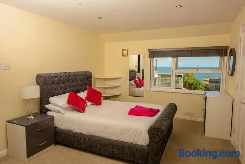Cliff Top Apartment 3 Bedroom - Image 1