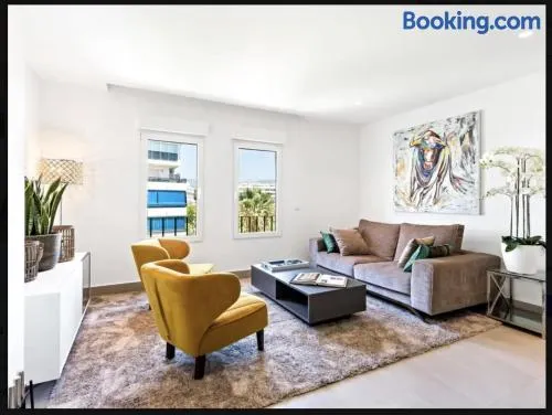 Puerto Banus luxury apartment located in harbor - Image 1