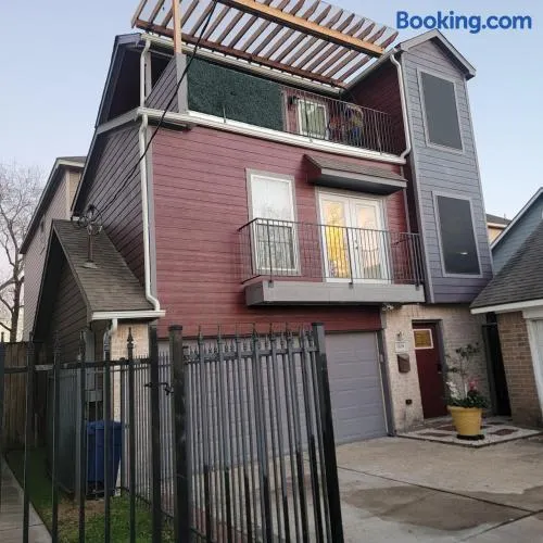 Houston Sweet Spot Townhouse - Image 1