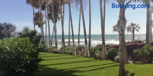 Espectacular apartamento, urbanización primera linea de playa - Image 1