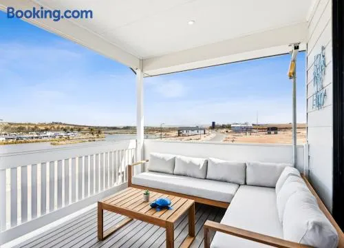 Cross River Retreat - 75 Marina Way, Mannum Waters - Image 1