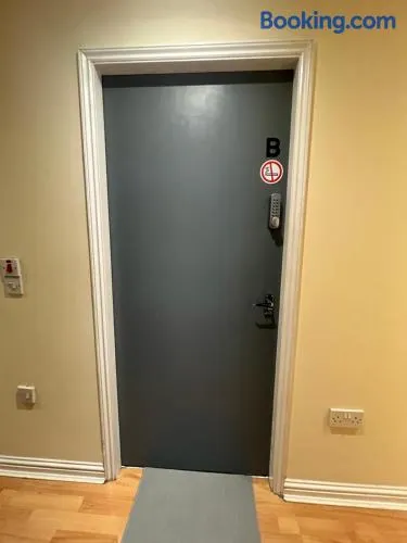 Private room in a shared flat (Room B) - Image 1