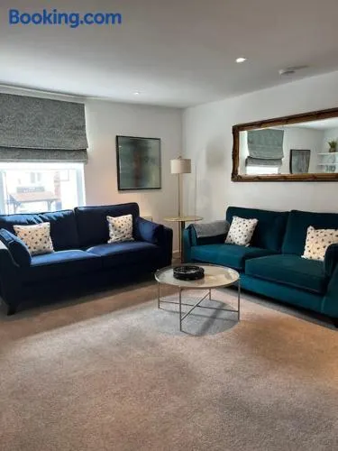 Artizana Suite - Luxury Village Location and Parking - Image 1