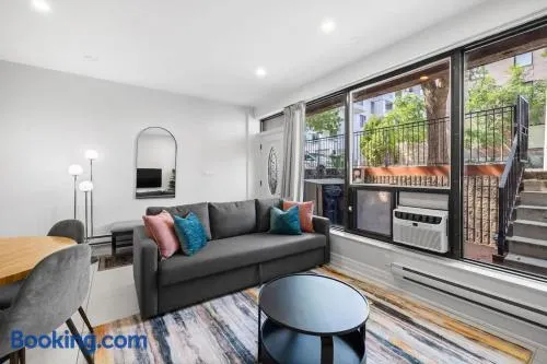 Stylish 2BR West End Gem steps to Queen West - Image 1