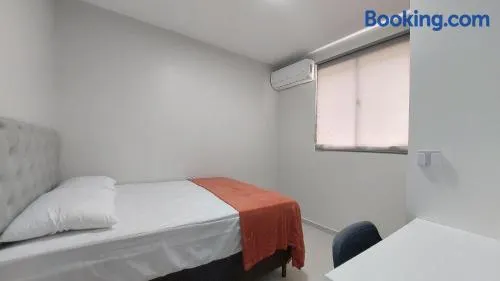 Apê confortável no Cond. Jardim dos Coqueiros - Image 1