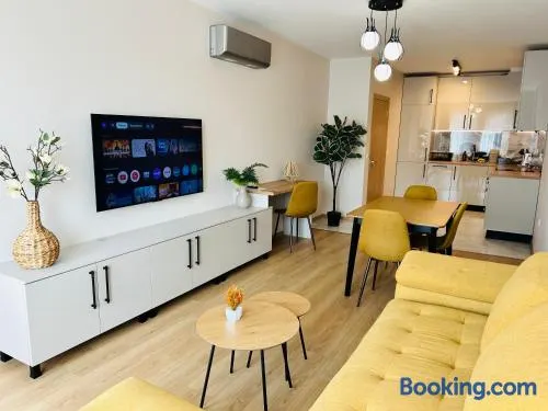 Elegant Stay 1-Bedroom Apartment in St St Constantine and Helena, Free Parking - Image 1