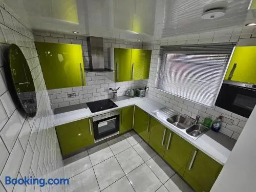 Cosy Oakbank Apartment close to Wishaw hospital - Image 1