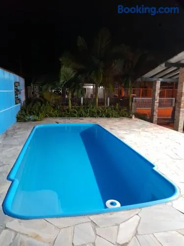 casa aconchegante com piscina e jardim - Image 1