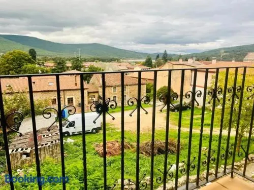 Charming House in Vinuesa with Garden View - Image 1